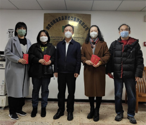 农业集团党委委员、副总经理陈根荣慰问粮油集团困难党员、困难职工